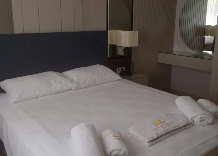 Ebru Evleri Icmeler Merkeze Ve Plaja Yakin Apartamento *