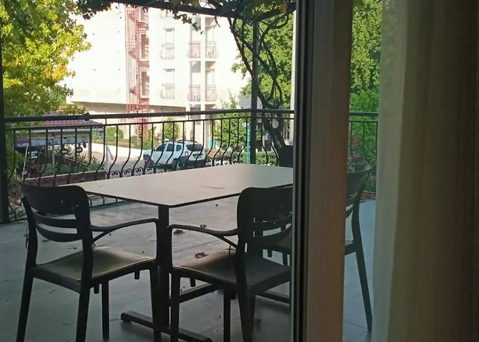 Ebru Evleri ıçmeler Merkeze Ve Plaja Yakın