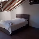 Ebru Evleri Icmeler Merkeze Ve Plaja Yakin