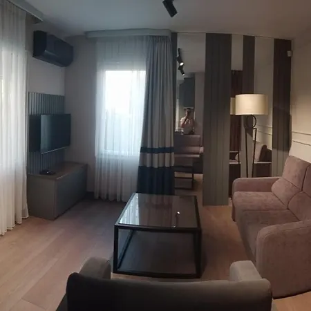Ebru Evleri Icmeler Merkeze Ve Plaja Yakin * Marmaris