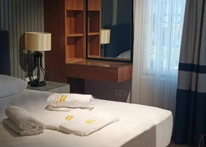 Ebru Evleri Icmeler Merkeze Ve Plaja Yakin مرمريس
