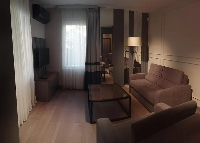 Ebru Evleri Icmeler Merkeze Ve Plaja Yakin Lägenhet